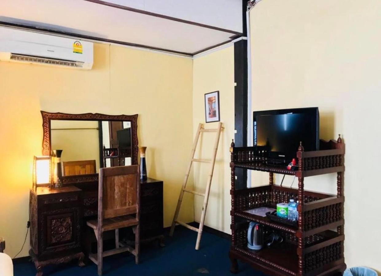 Nearthepark Backpack Boutique House Hostel Чиангмай Екстериор снимка